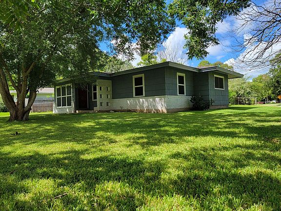 3rd image of 119 Palm Ln
