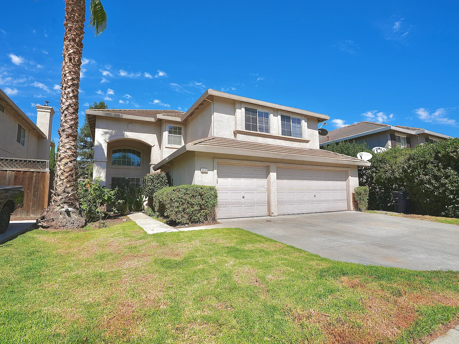 4 bed, 2.5 bath, 2509 sqft, $3,000 — Photo 2