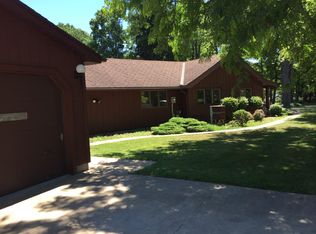 5495 Barton Rd, North Olmsted, OH 44070