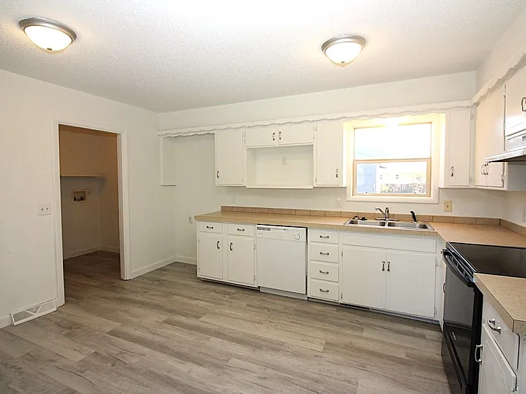 3314 S All Hallows Ave — Photo 8