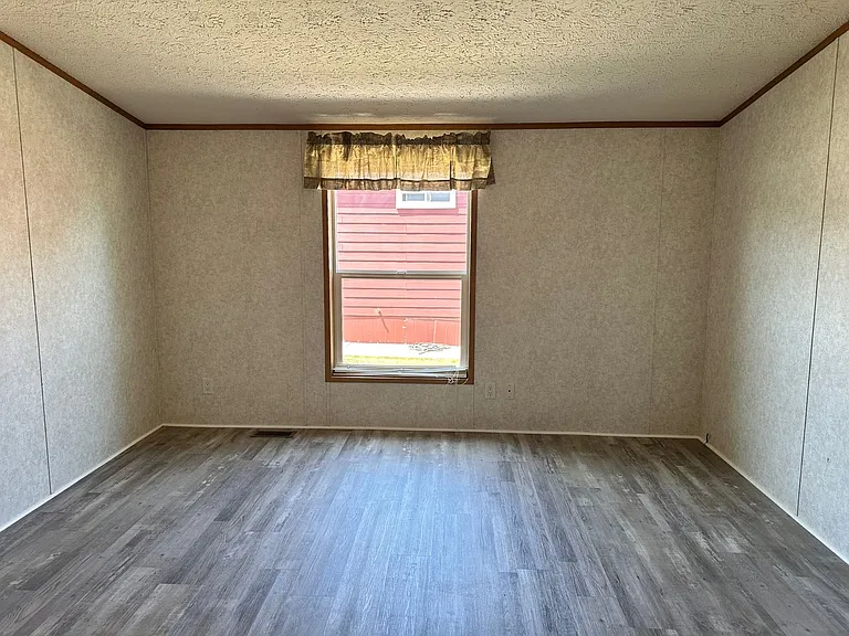 2741 Crab Tree St — Photo 13