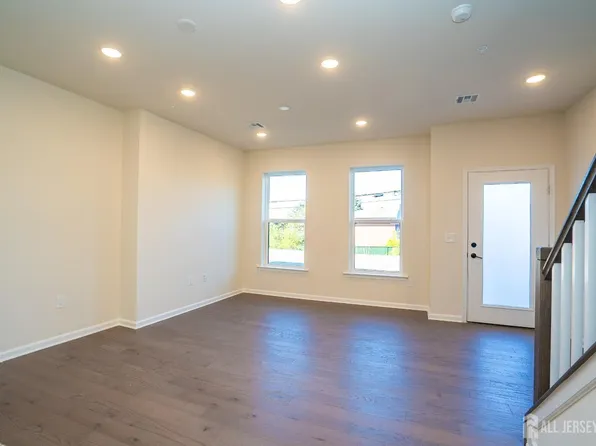 410 Jessie Pl, New Brunswick, NJ 08901