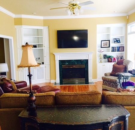 Living Room
						:
						Living Room