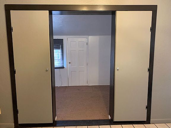 Pantry/ entrance to sun room