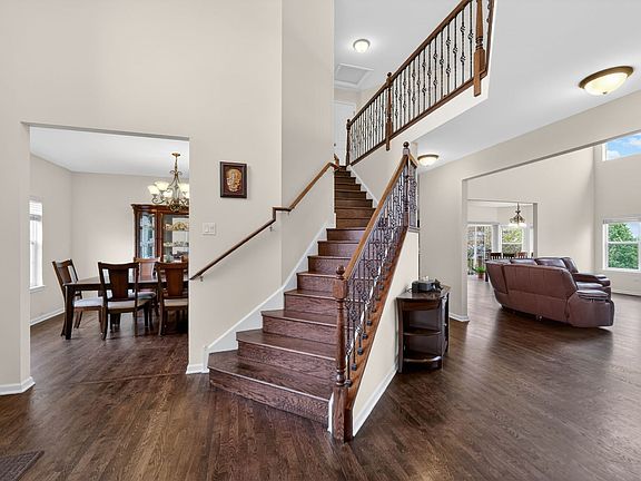 5th image of 4231 Honey Locust Dr