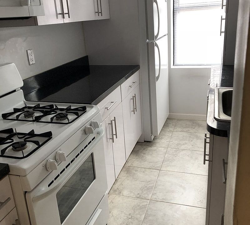 2nd image of 5916 Woodside Ave APT 3B