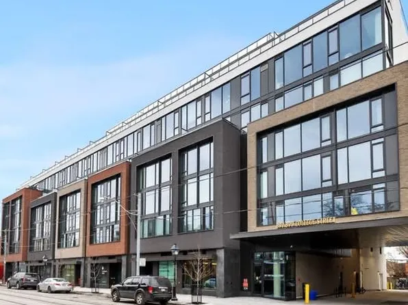 899 College St #615, Toronto, ON M6H 1A1