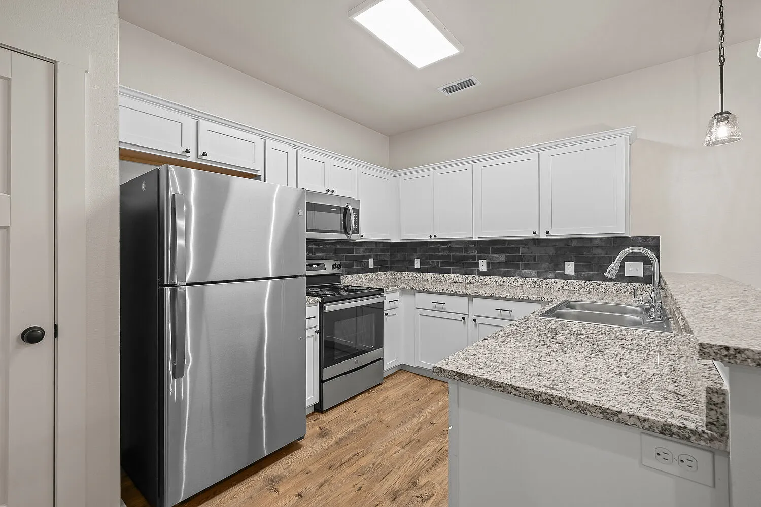 2 bed, 2.0 bath, 1251 sqft, $1,450 — Photo 3