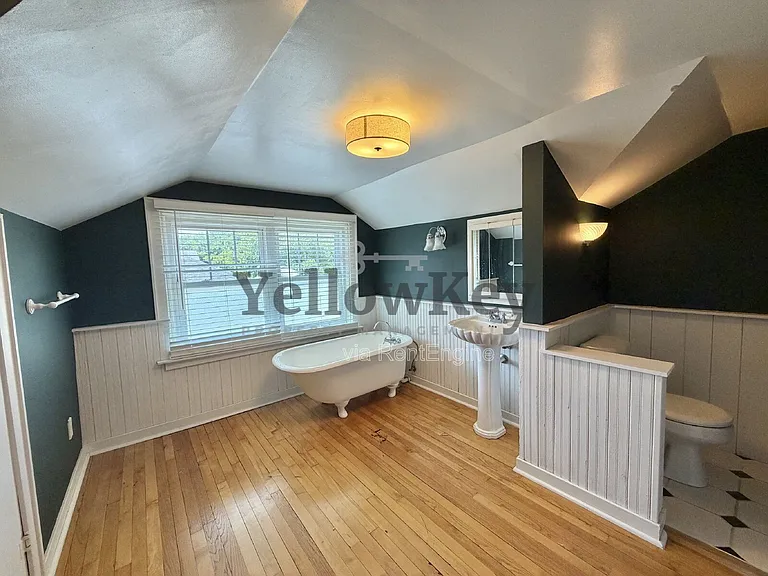 376 Hill Ave — Photo 17