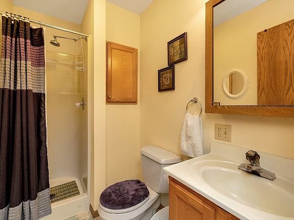 3rd image of 218 Country Club Dr