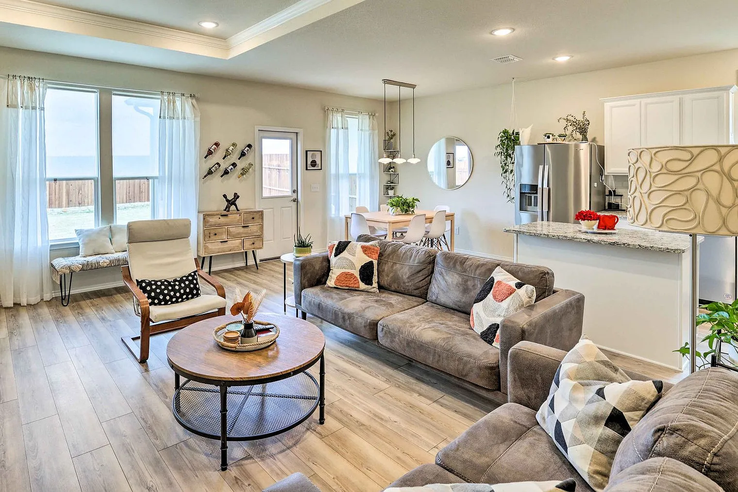 2 bed, 2.0 bath, 1399 sqft, $4,096 — Photo 4