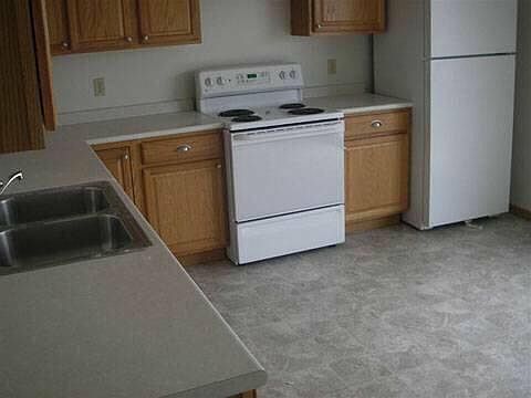 3rd image of 862 Edgewater Dr