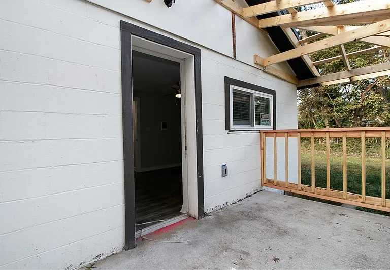 510 Diuguid St — Photo 15
