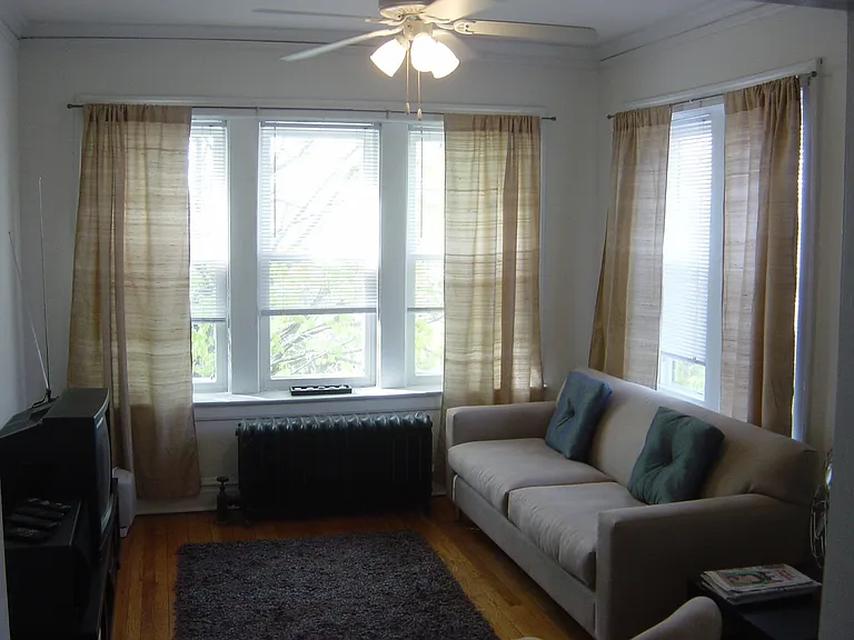 4501-4509 N Oakley Ave — Photo 3