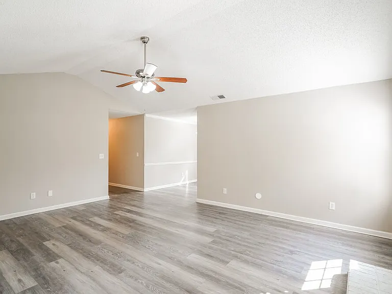 3944 Rock Creek Dr — Photo 4