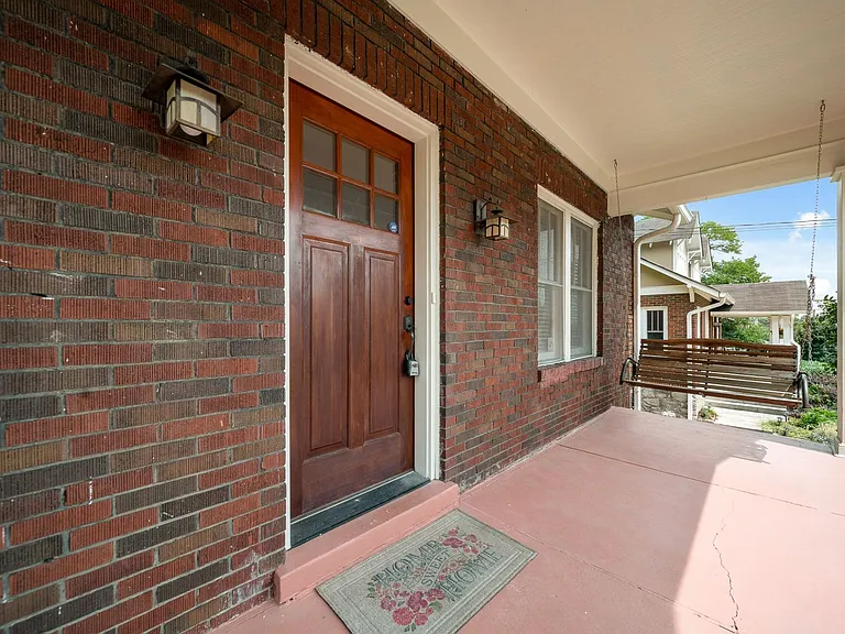 1710 Gale Ln — Photo 3
