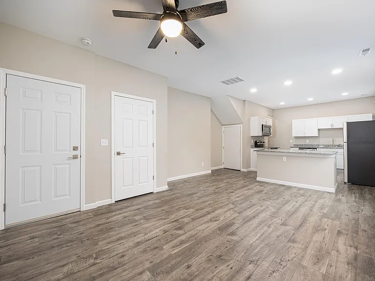 737 Franklin Ave #8 — Photo 20