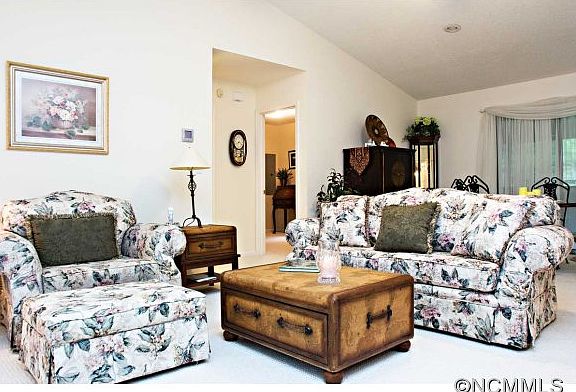 3rd image of 1 Ella Ln
