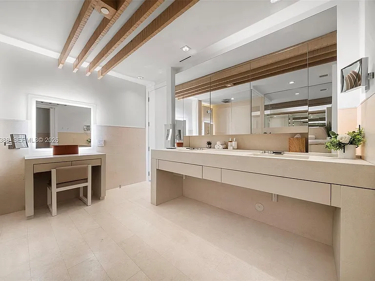 102 24th St #Penthouse 1718 — Photo 5