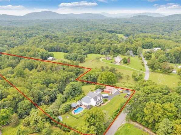 1150 Drewrys Hill Rd, Vinton, VA 24179
