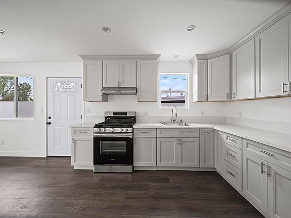 5th image of 12736 Montford St #1