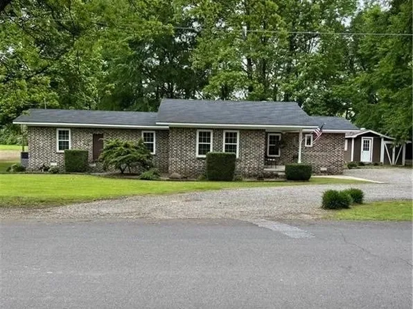 712 N 4th St, Paris, AR 72855