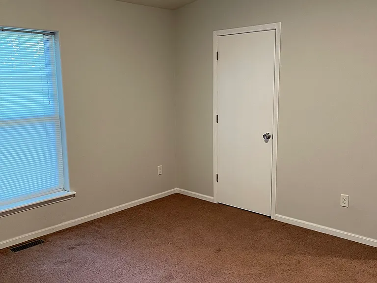 408 S Van Buren St #8 — Photo 9