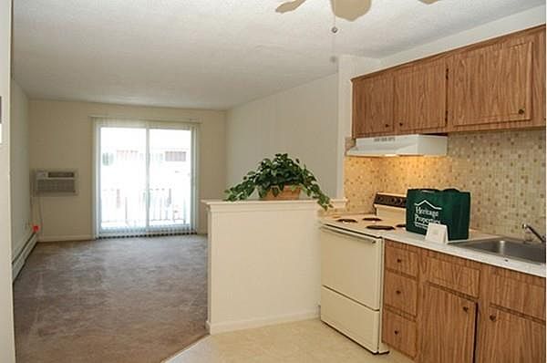 2nd image of 871 Lakeview Ave APT 10