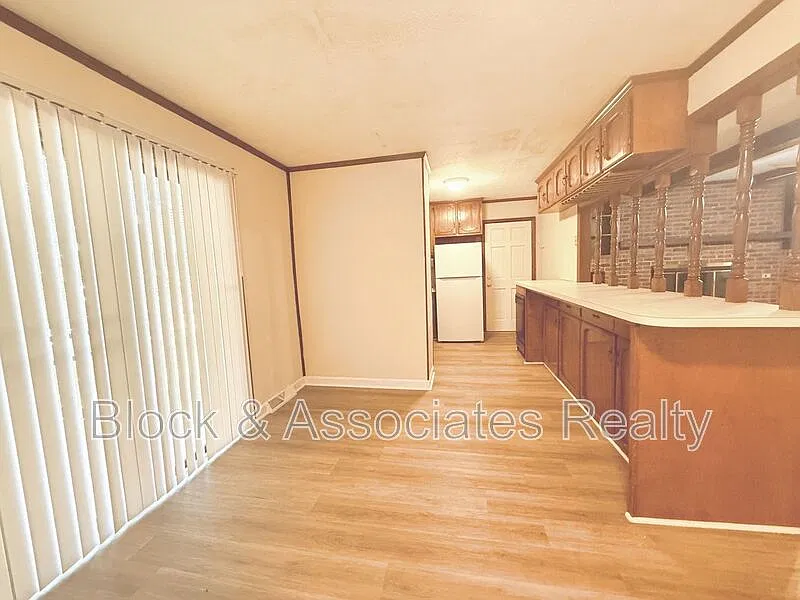 3 bed, 1.5 bath, $1,350 — Photo 2