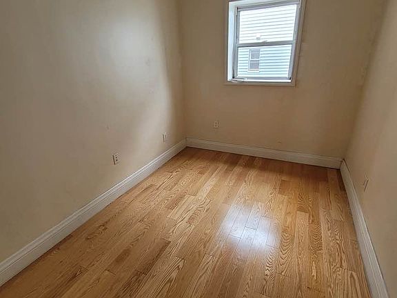 3rd image of 32-4 24th Ave #2