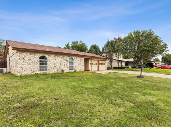 1030 John Reagan St, Benbrook, TX 76126