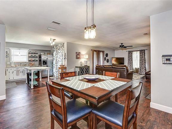 4th image of 1198 Balfour Dr