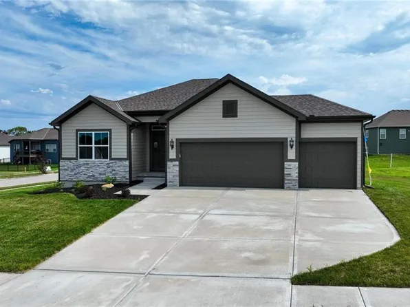 1302 NE 122nd St, Kansas City, MO 64165