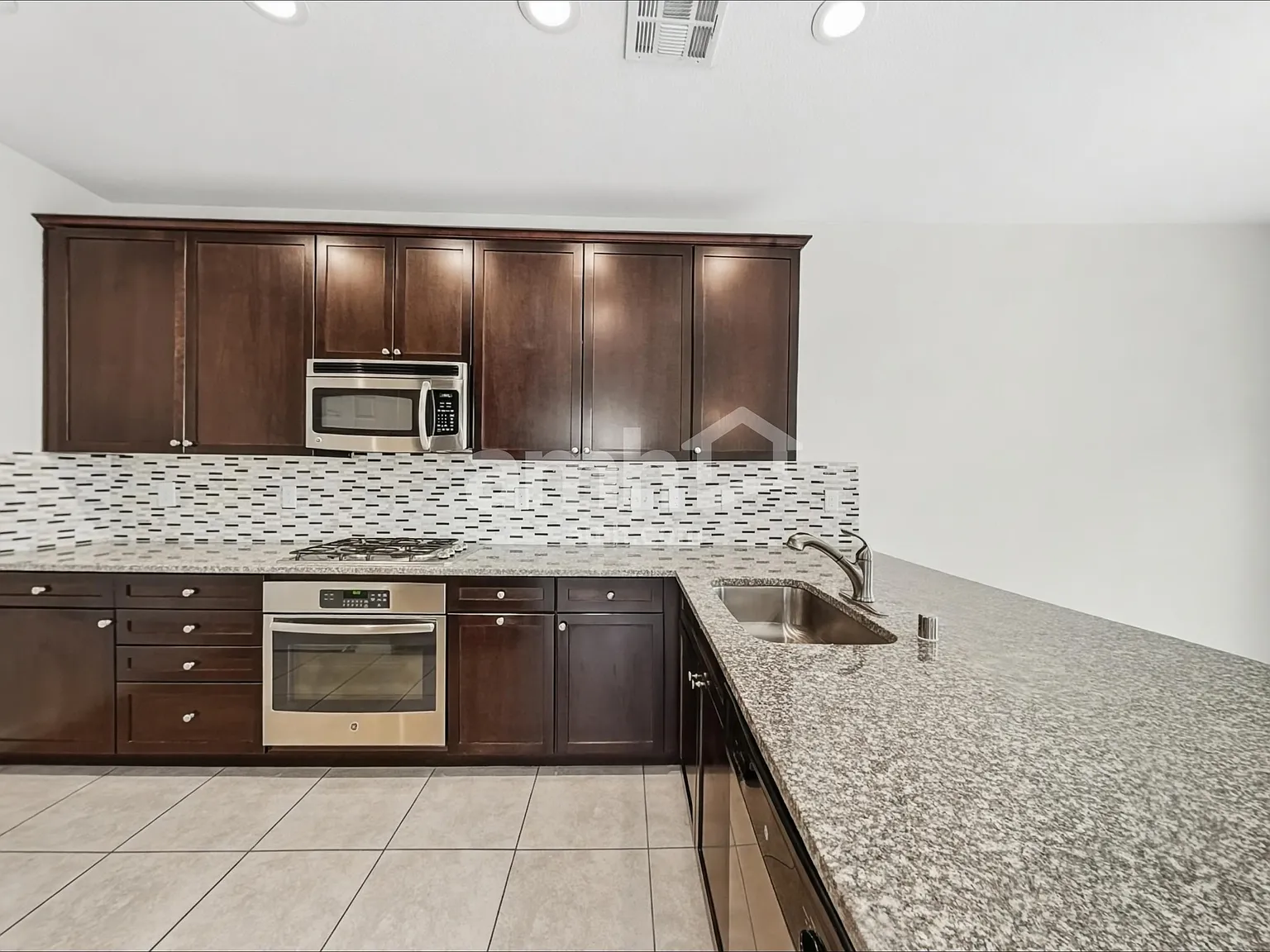 3 bed, 2.5 bath, 1596 sqft, $2,300 — Photo 4
