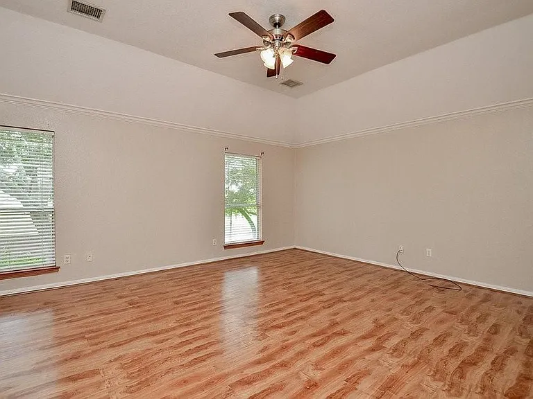 2515 Lansing Cir — Photo 30