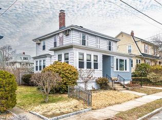 41 Berwick Ln, Cranston, RI 02905