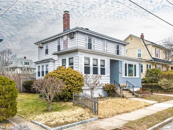 41 Berwick Ln, Cranston, RI 02905