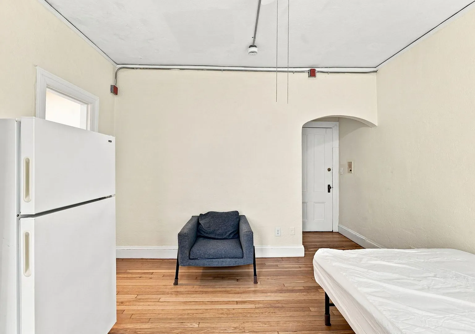 186 Waterman St — Photo 2