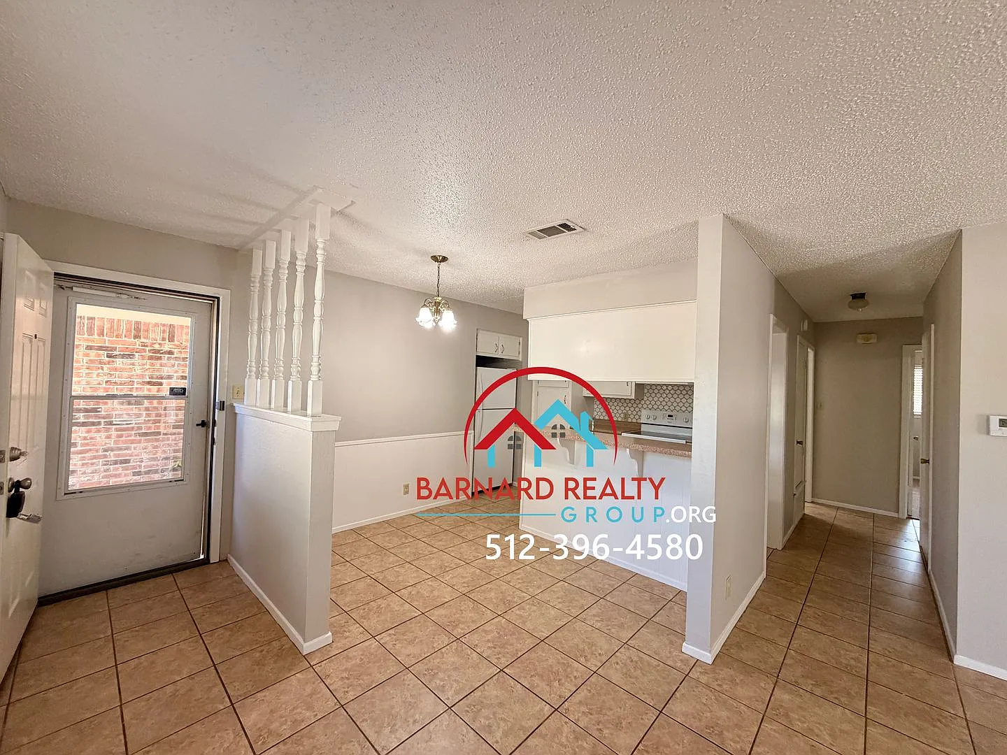 Available Now: Conveniently Located Duplex — Photo 4