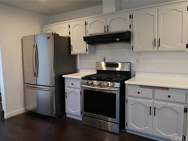 455 Nassau Ave — Photo 5