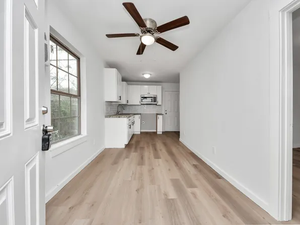 209 Owens St #A, Houston, TX 77029