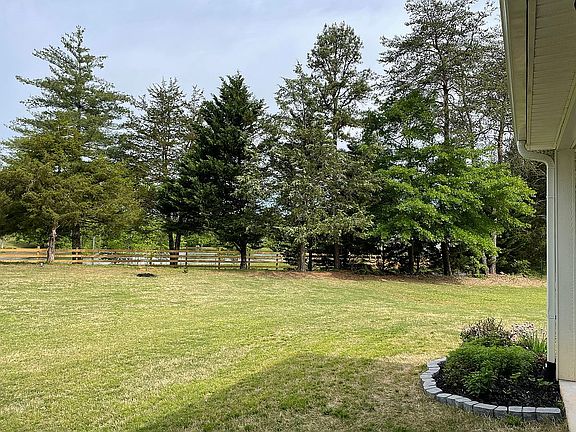 5th image of 183 Dogwood Blvd