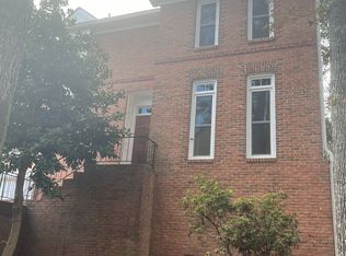 1042 Huntcliff Trce, Sandy Springs, GA 30350