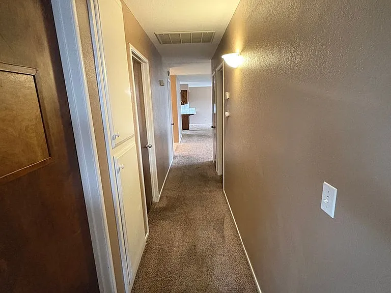 2232 E Paradise Ave — Photo 29