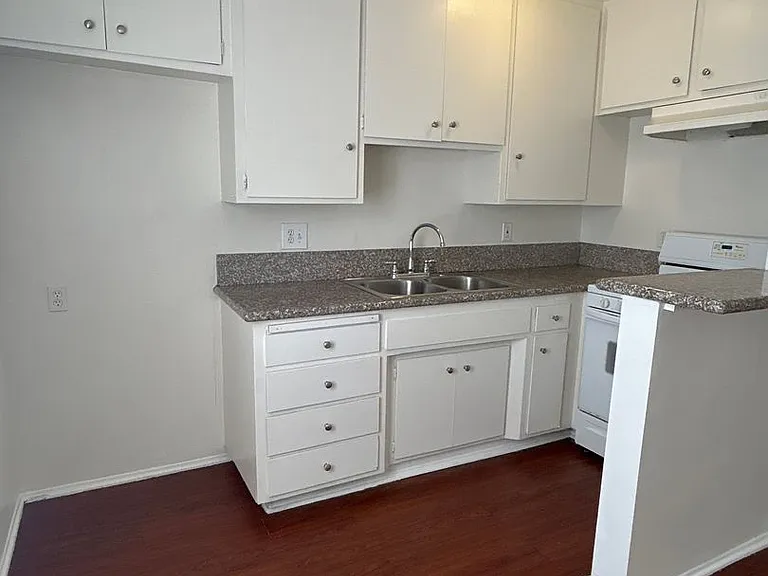 7723 Milton Ave — Photo 10