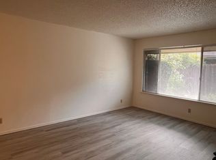 6040 N Poplar Ave #B, Fresno, CA 93704