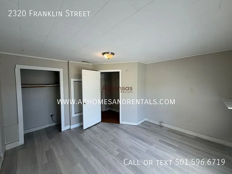 2320 Franklin St — Photo 7
