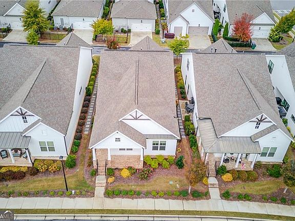 2nd image of 704 Hickory Hollow Walk
