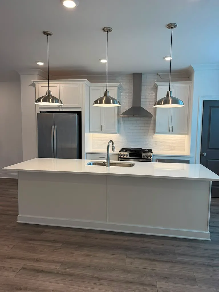 3 bed, 1903 sqft, $3,490 — Photo 3