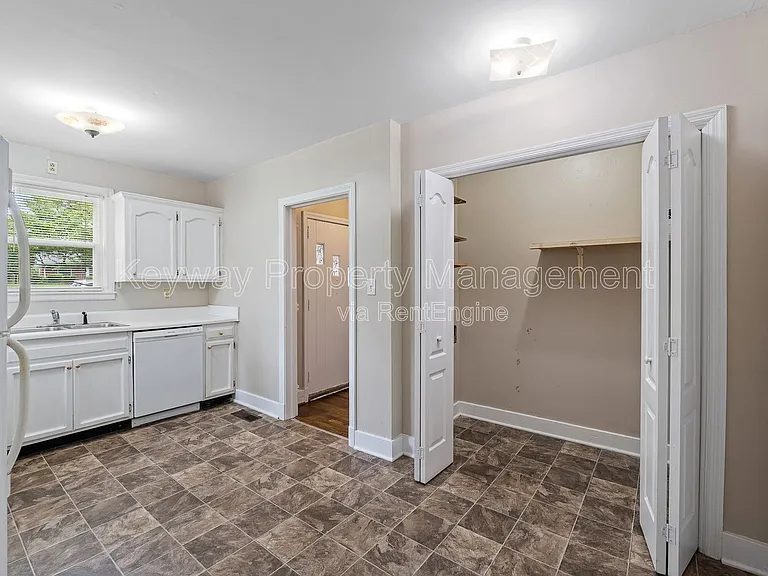 2334 Redwood Dr — Photo 9